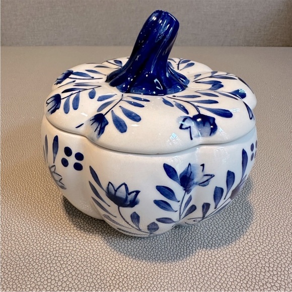 None Other - Charming Blue and White Ceramic Pumpkin Candle Decor New Vanilla Pumpkin Scent